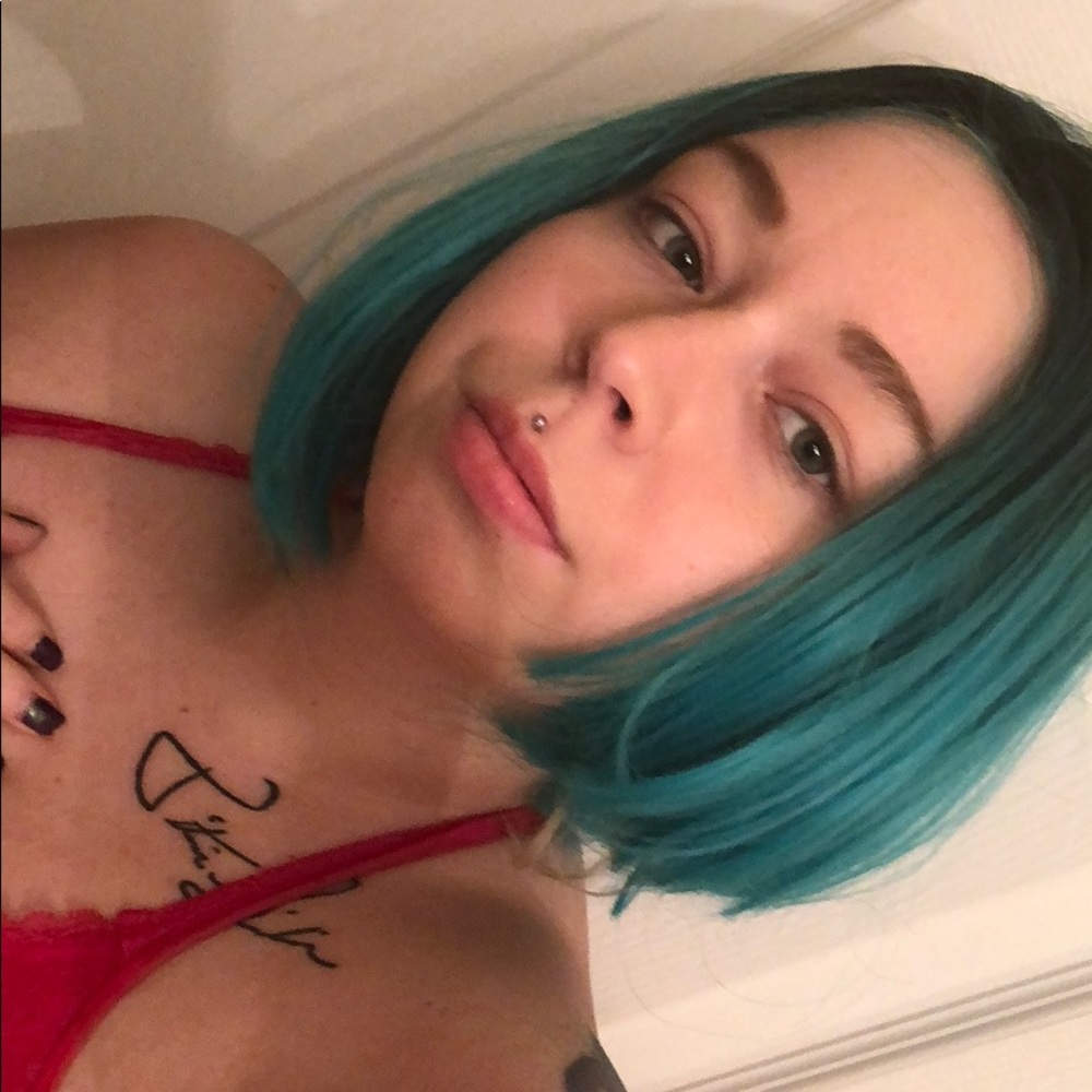 Short teal synthetic wig